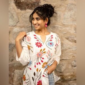 Avani Del Amour White 100% Cotton Embroidered Floral Boho Blouse Size Medium